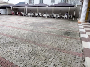 Tempat makan luar