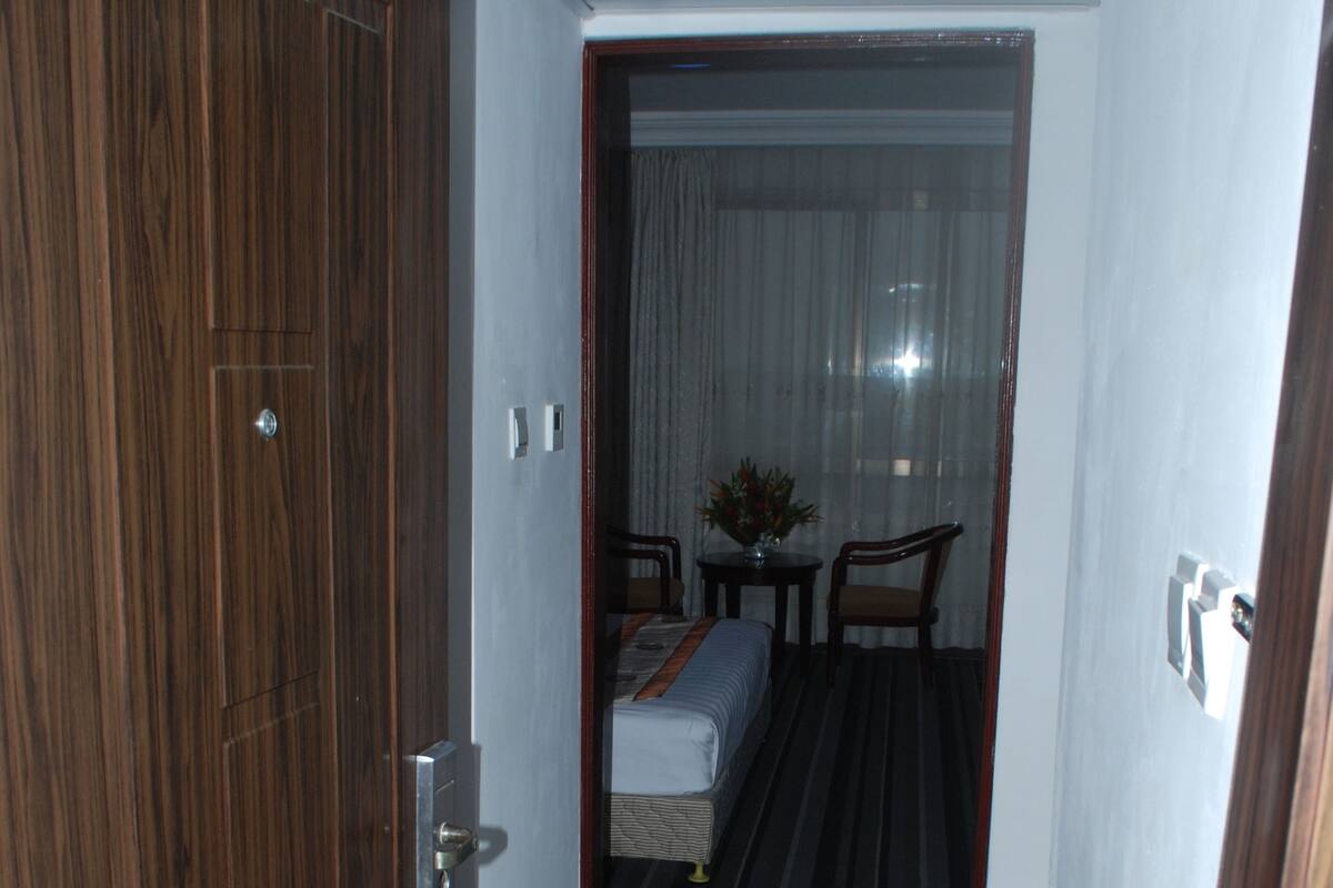 Ropa de cama de alta calidad y minibar 