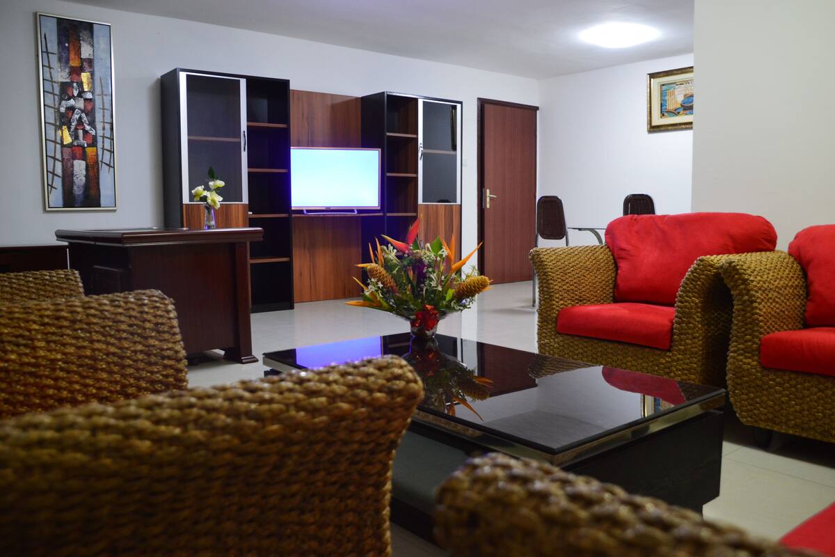 Ropa de cama de alta calidad y minibar 
