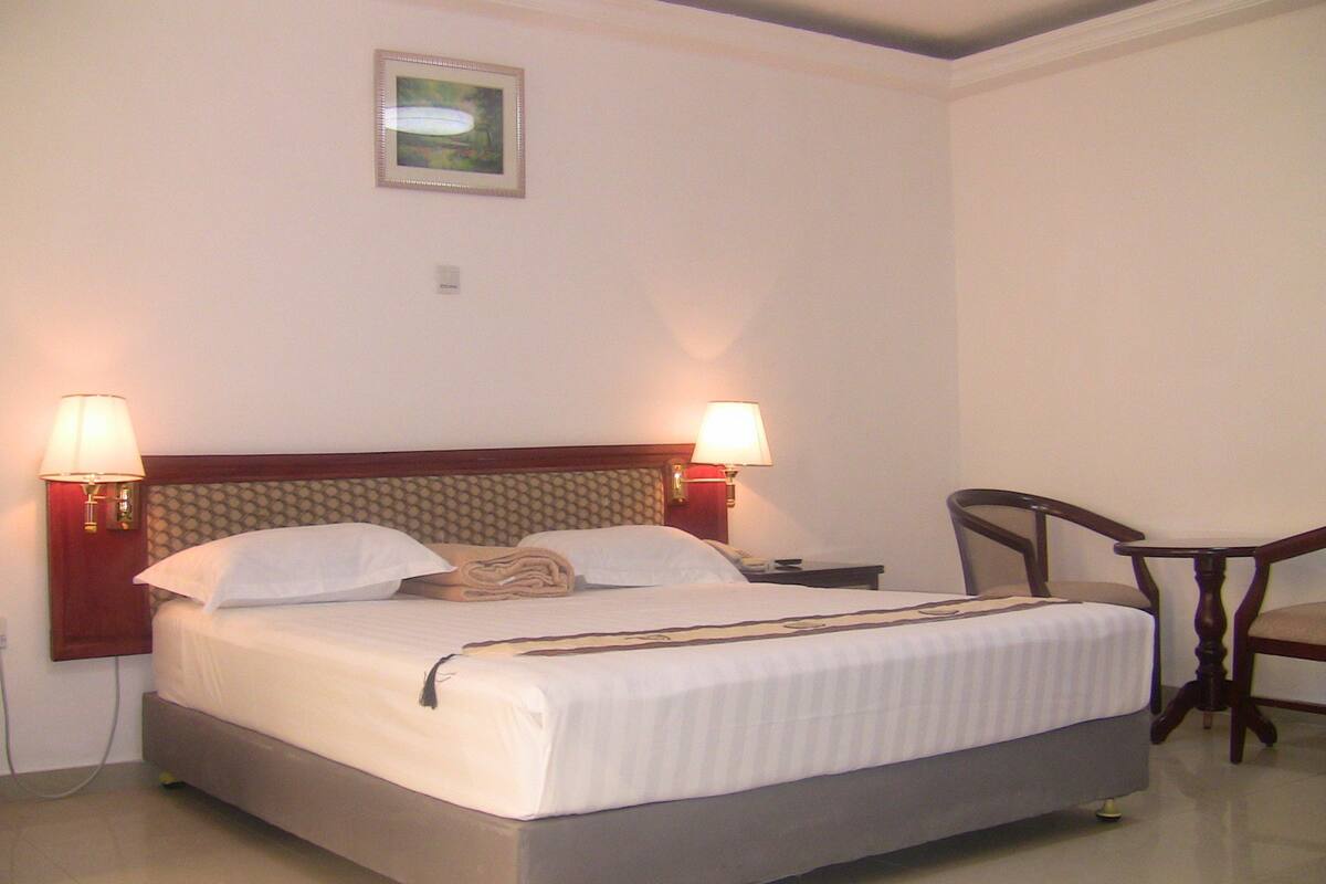 Ropa de cama de alta calidad y minibar 