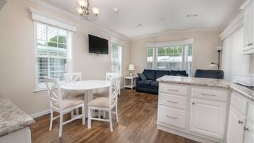 Basic Cottage, 1 Bedroom | Iron/ironing board, bed sheets