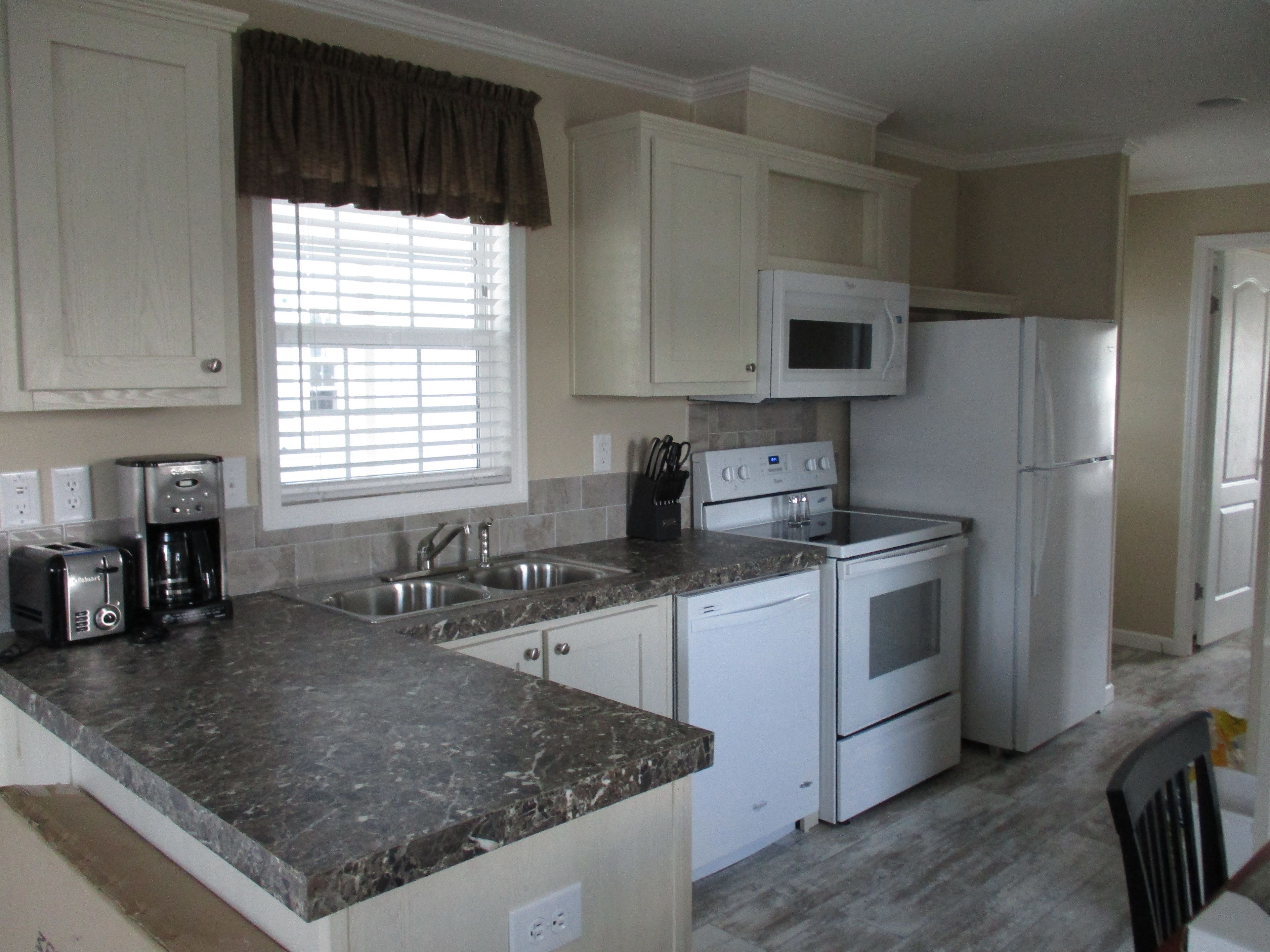 Private kitchen | Fridge, microwave, oven, stovetop