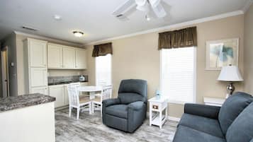 Basic Cottage, 1 Bedroom | Living area