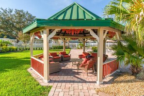 Property grounds - Red Oaks (Bushnell)