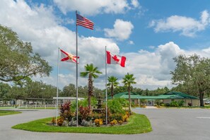 Exterior - Red Oaks (Bushnell)