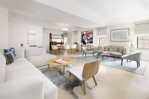 Hochwertige Bettwaren, Minibar, Zimmersafe, individuell eingerichtet