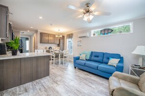 Basic Cottage, 1 Bedroom | Living room