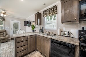 Basic Cottage, 1 Bedroom | In-room dining
