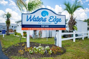 Property entrance - Water's Edge RV Resort (Zephyrhills)