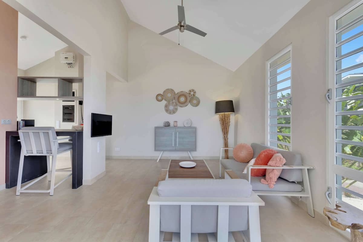 1 King Bed 1 Bedroom Apartment - Premium Location | Living area | LED TV
