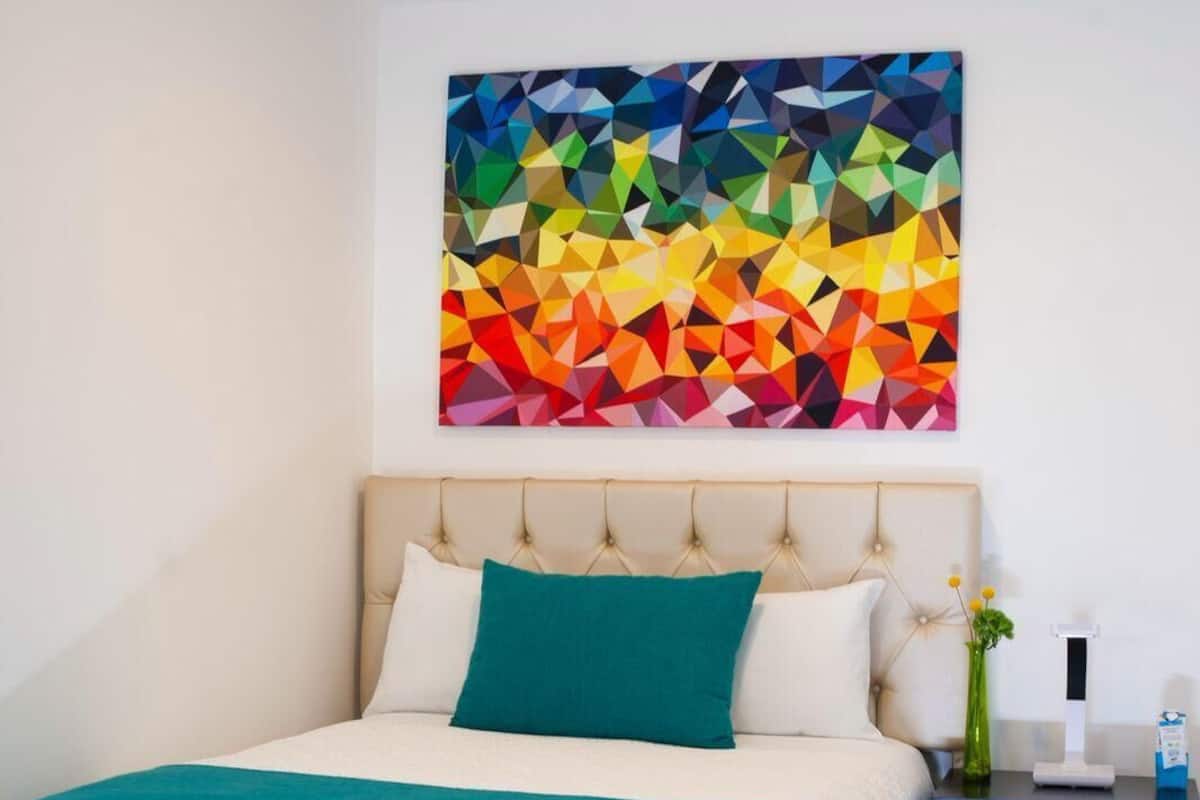 Yksilöllisesti sisustettu, yksilöllisesti kalustettu, pimennysverhot