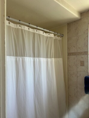 Free WiFi, bed sheets - Welcome Inn on Colorado Blvd (Los Angeles)
