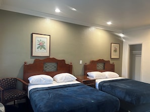 Double Queen | Free WiFi, bed sheets - Welcome Inn on Colorado Blvd (Los Angeles)