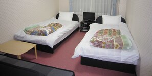 Triple Room (with bath & toilet) | Desk, WiFi, bed sheets - Pension Kitashirakawa (Kyoto)