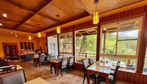 Dining - I-Think Resort (Ren'ai)