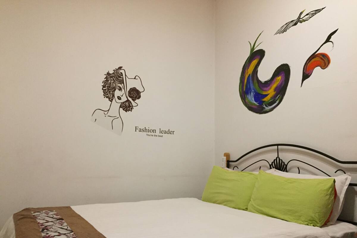 Habitación de diseño | Escritorio, cortinas opacas, wifi gratis