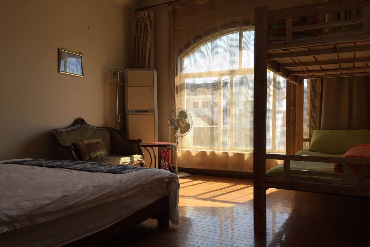 Habitación familiar | Escritorio, cortinas opacas, wifi gratis