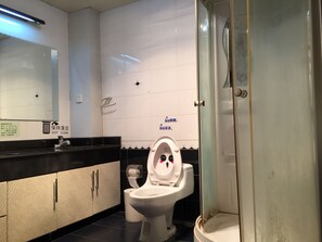 Ducha, artículos de higiene personal gratuitos y secador de pelo
