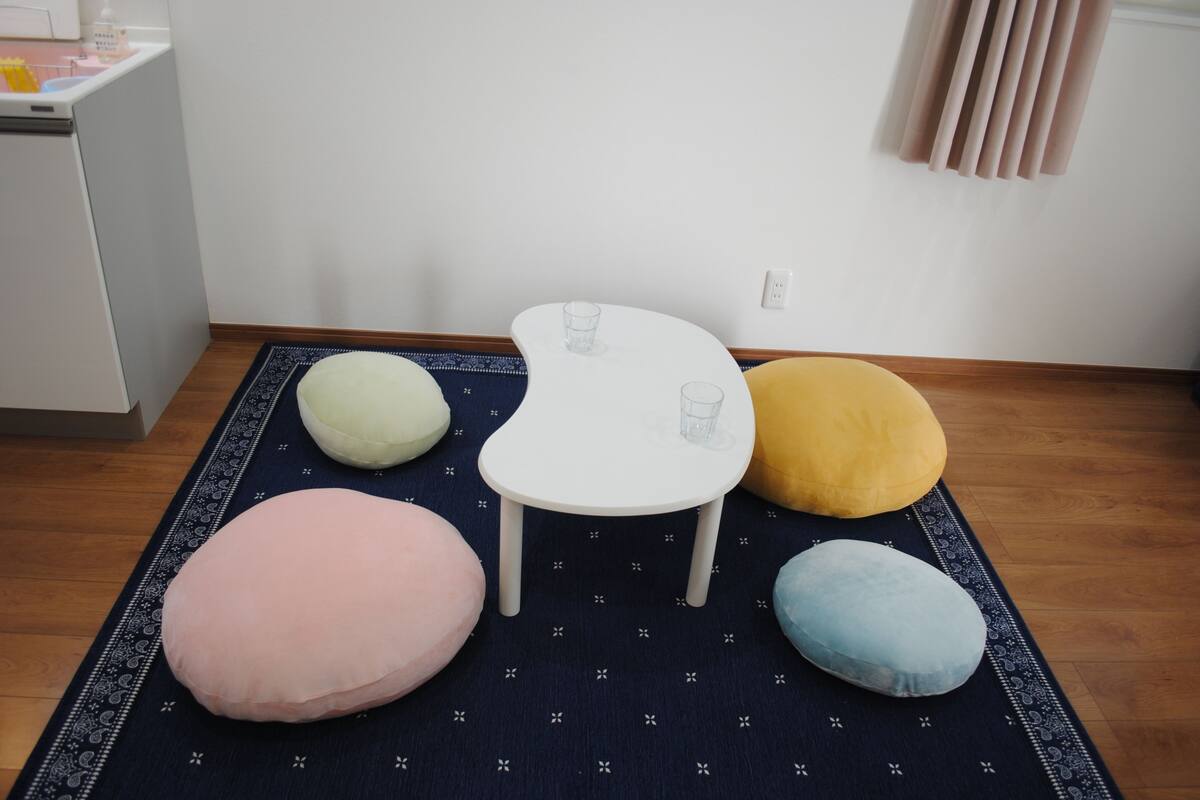 Desk, WiFi (free)