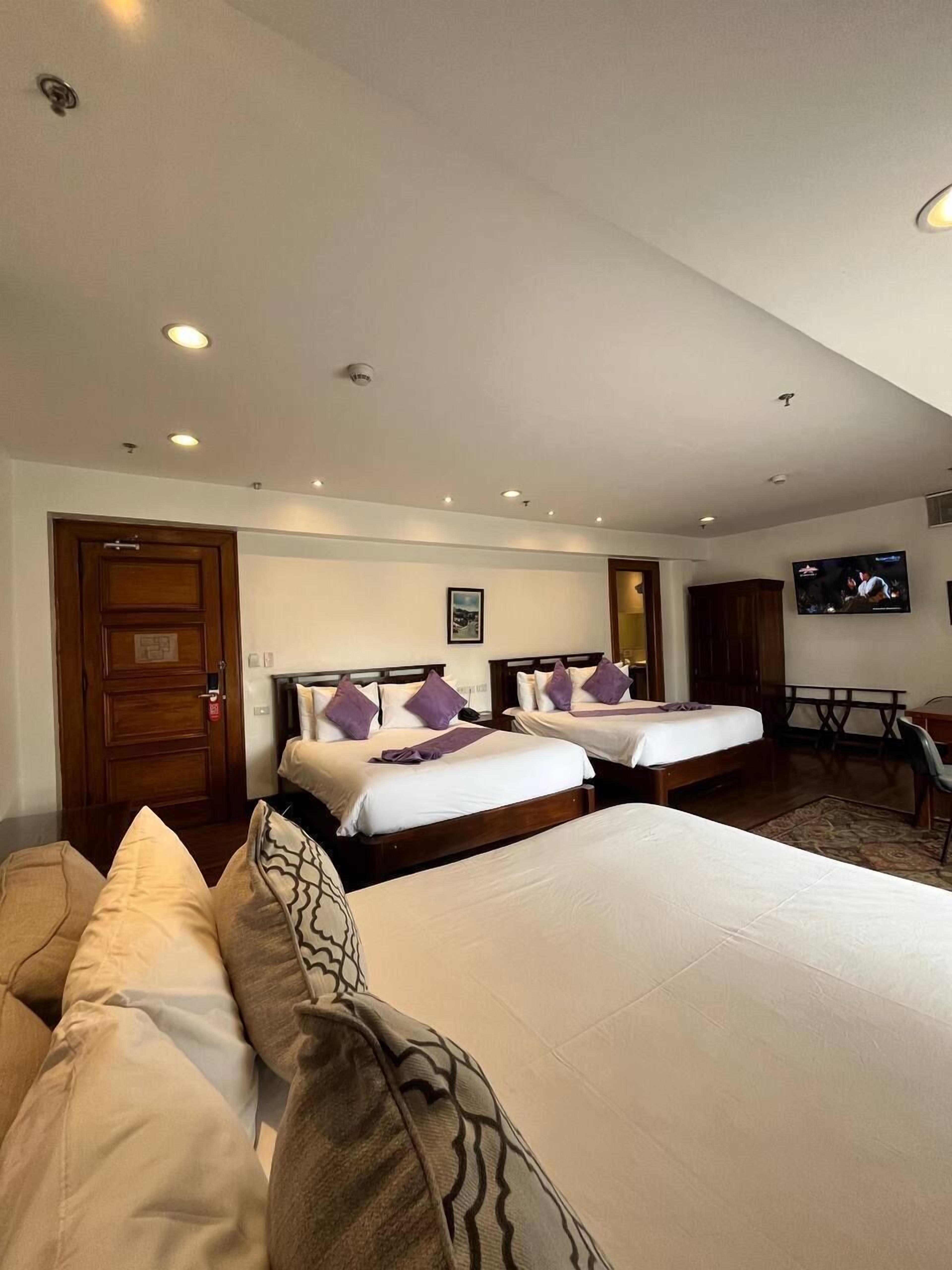 Botanical Suite with Jacuzzi | In-room safe, desk, soundproofing, iron/ironing board