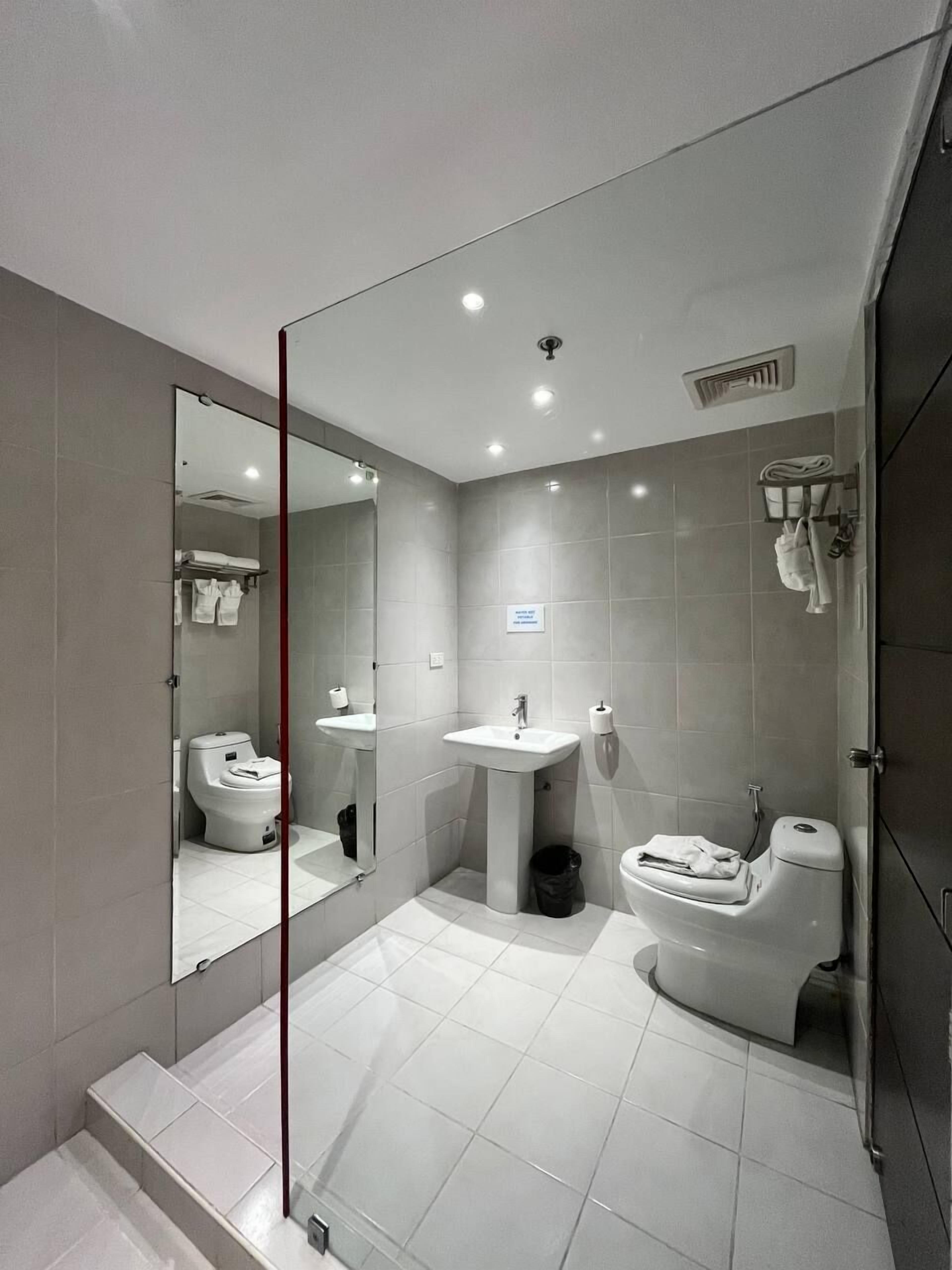 deluxe n22 | bathroom | shower, rainfall showerhead, free toiletries, hair dryer