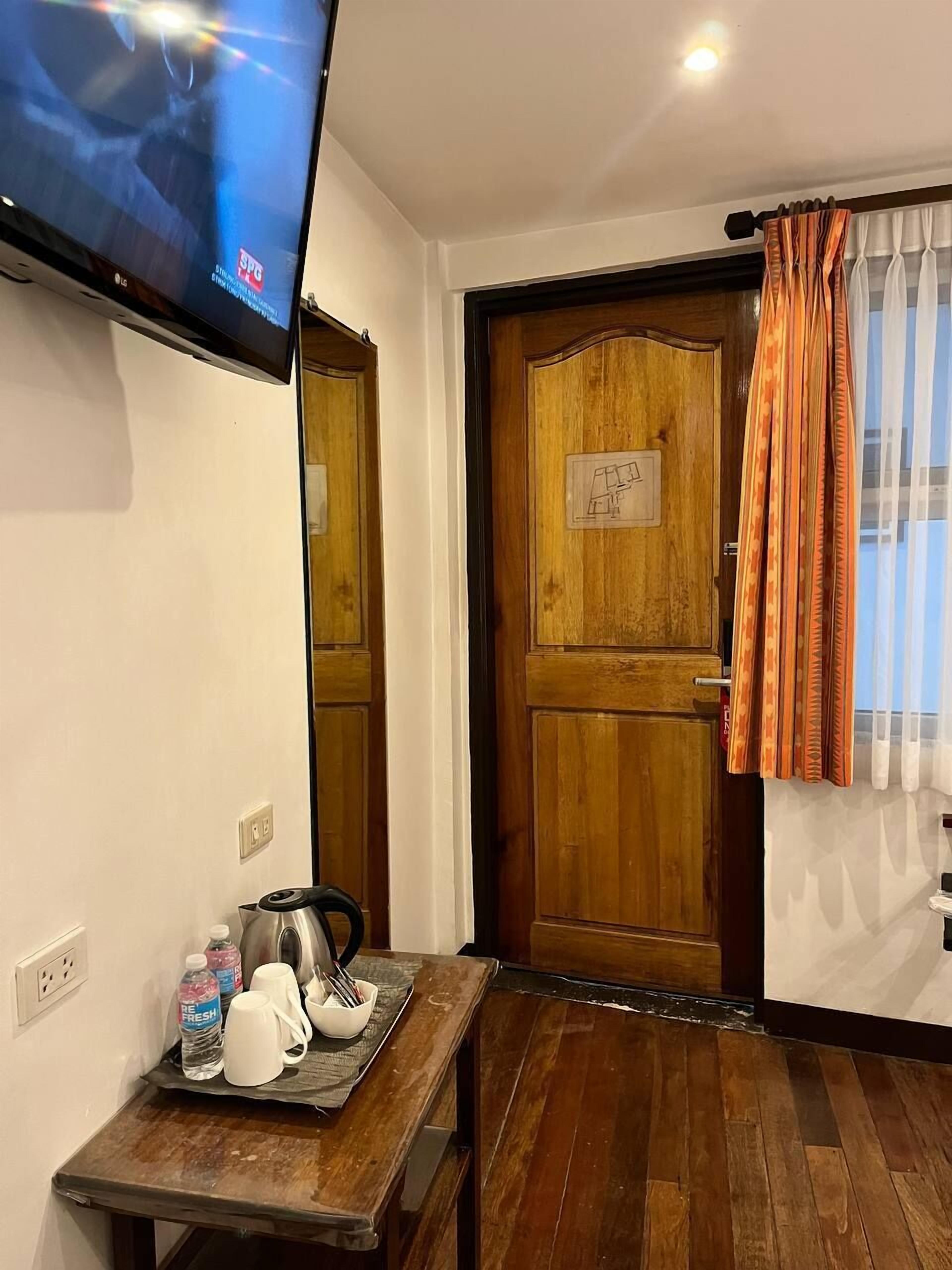 p31 petite single room | 1 bedroom, in-room safe, desk, soundproofing