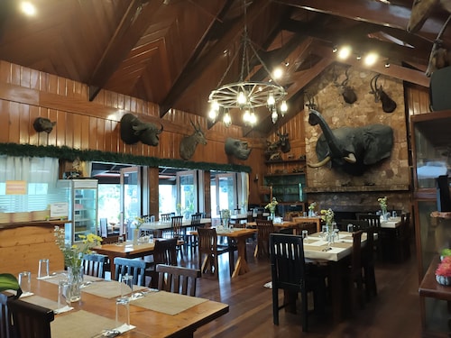 Log Cabin Hotel-Baguio