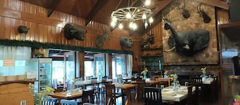 Log Cabin Hotel-Baguio