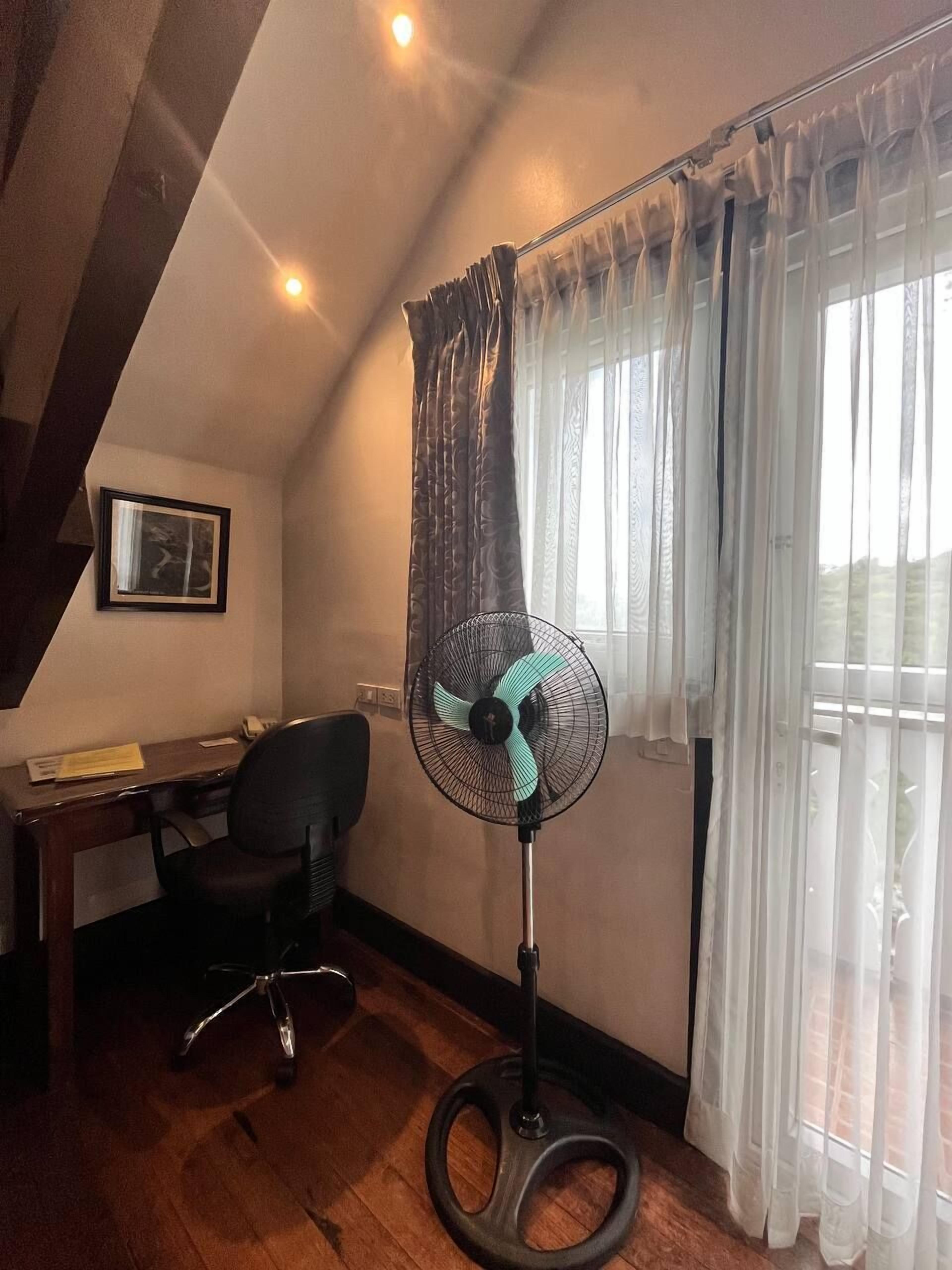 deluxe m8 | 1 bedroom, in-room safe, desk, soundproofing