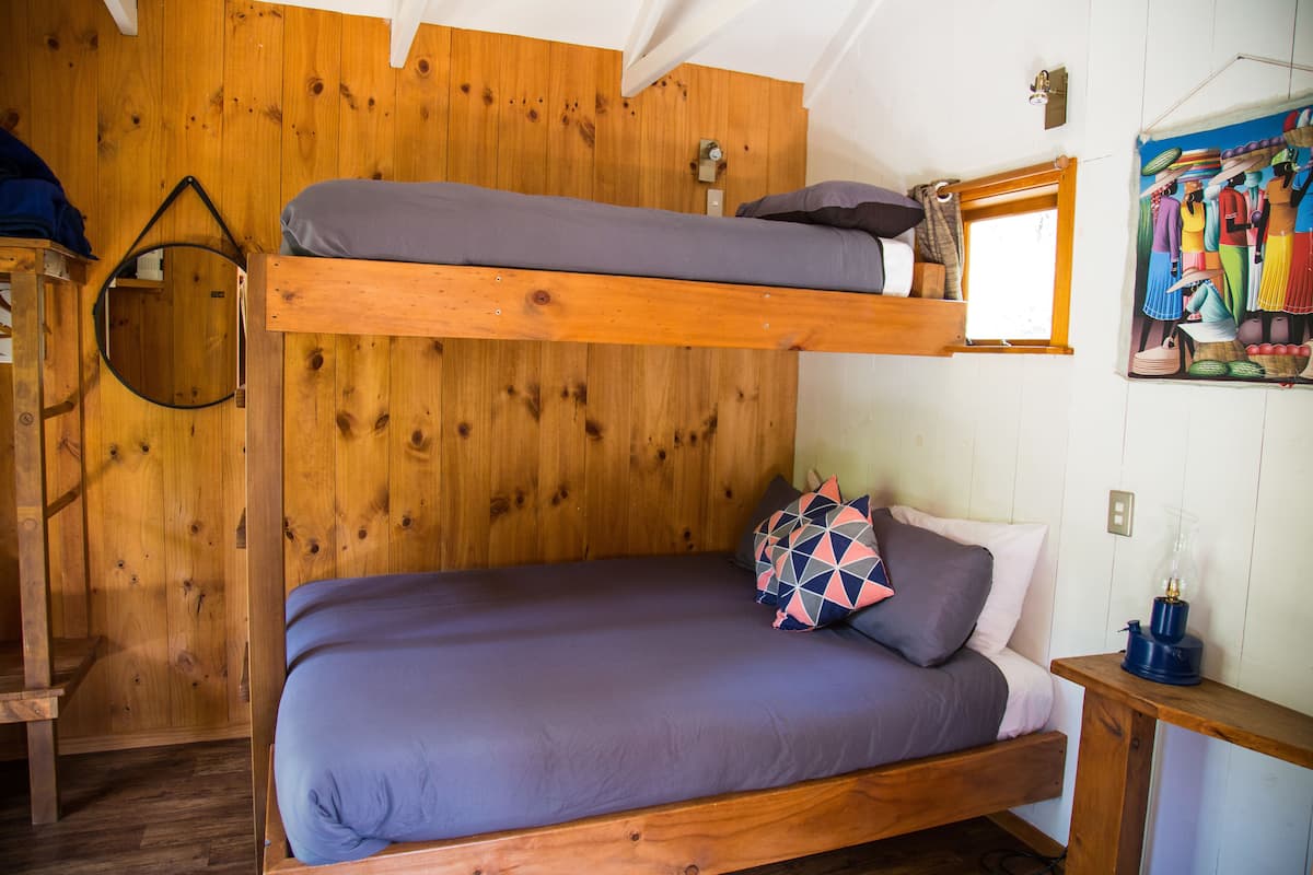 Cabin with ensuite (Hideaway) - Tri-Bunk | Soundproofing, free WiFi, wheelchair access