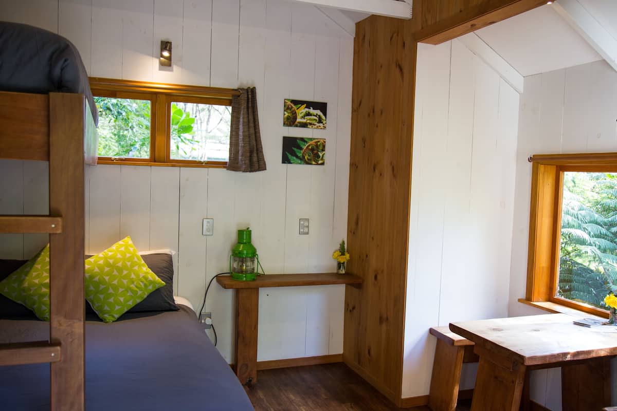 Cabin with private bathroom closeby (Haven) - Tri-bunk | Soundproofing, free WiFi, wheelchair access