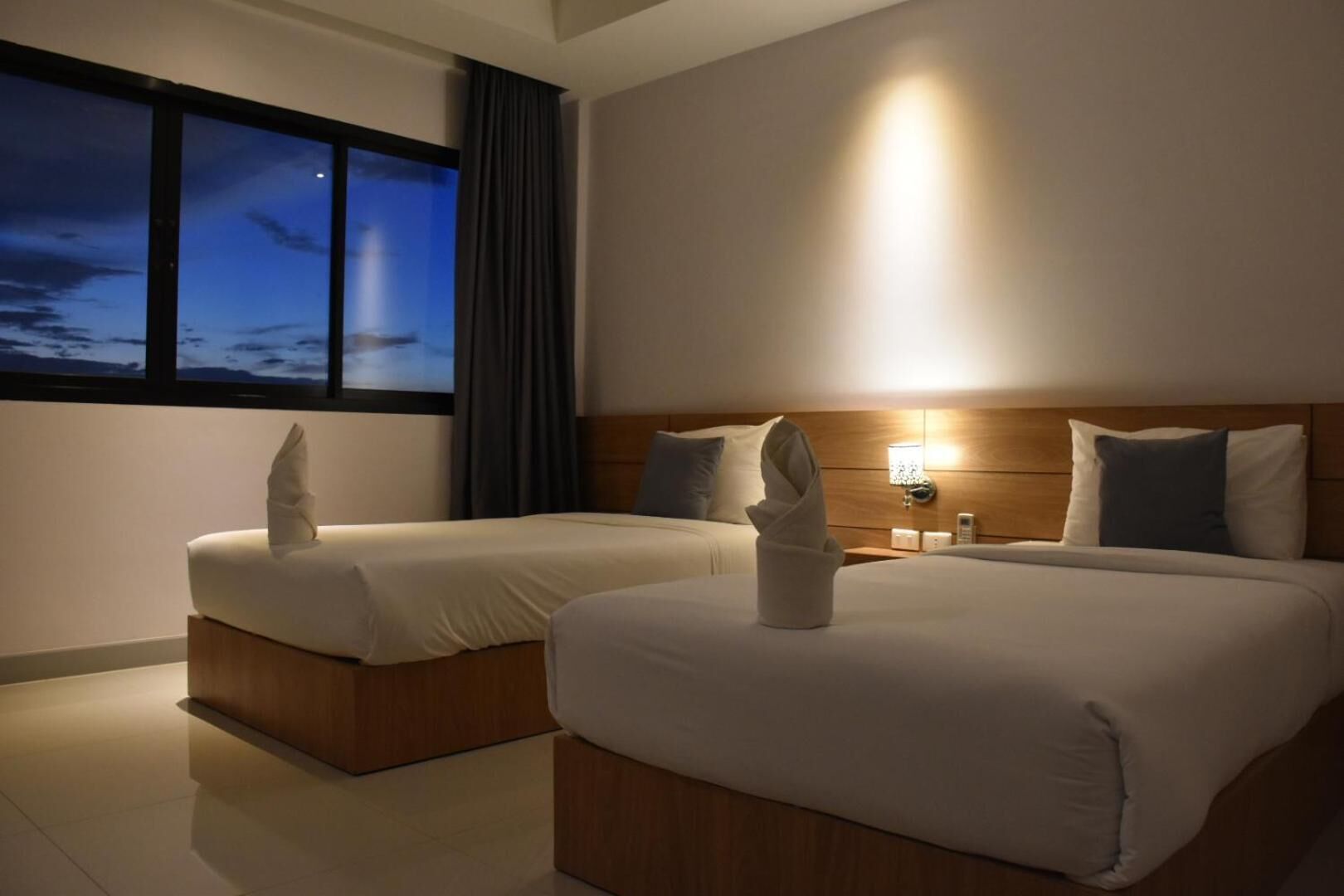 blackout curtains, free wifi