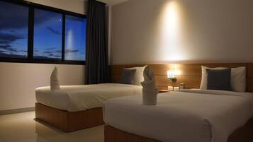 Blackout curtains, free WiFi