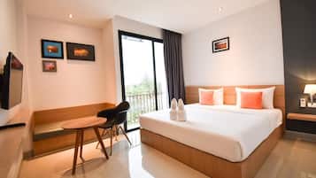 Blackout curtains, free WiFi