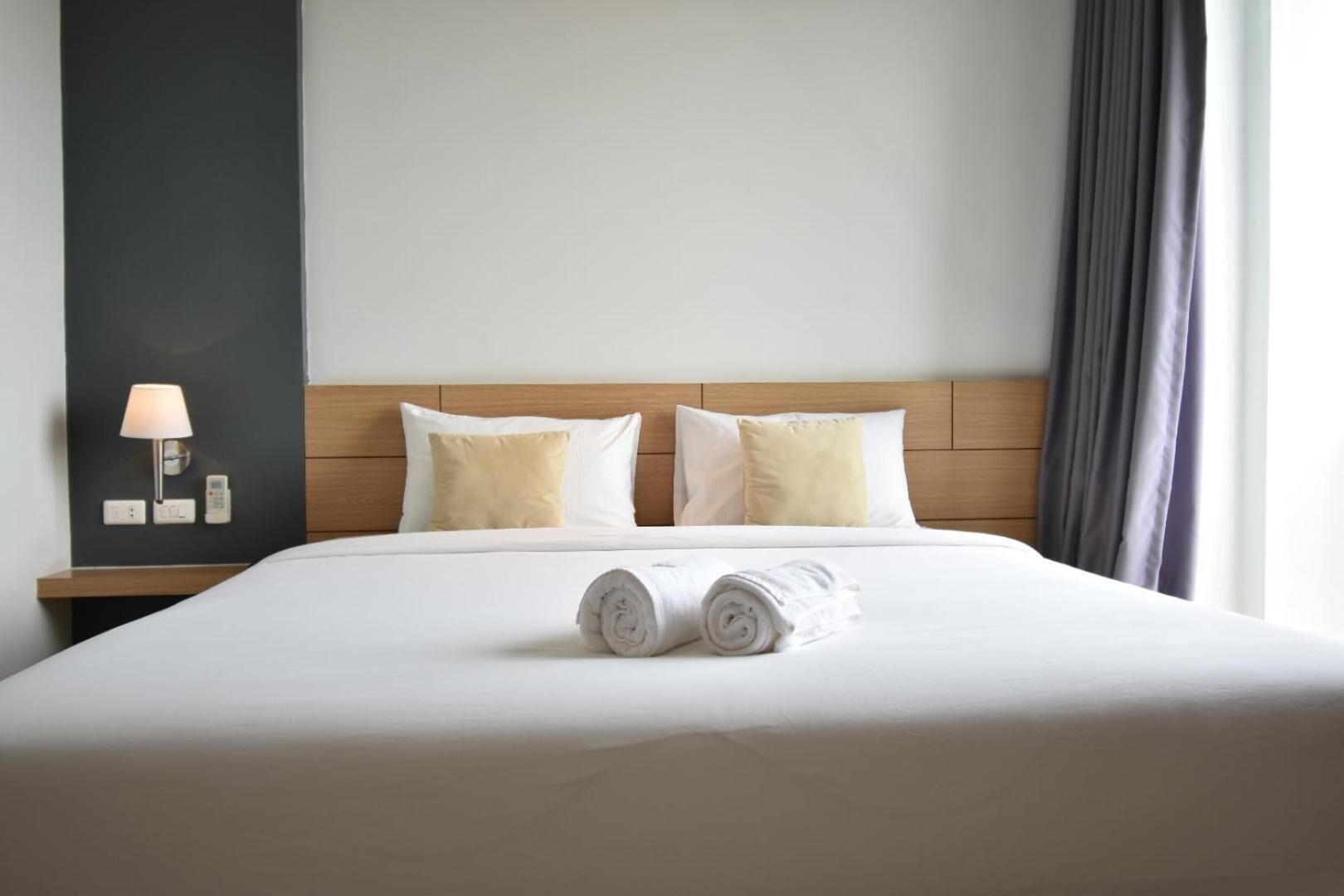 blackout curtains, free wifi