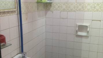 Douche, serviettes fournies