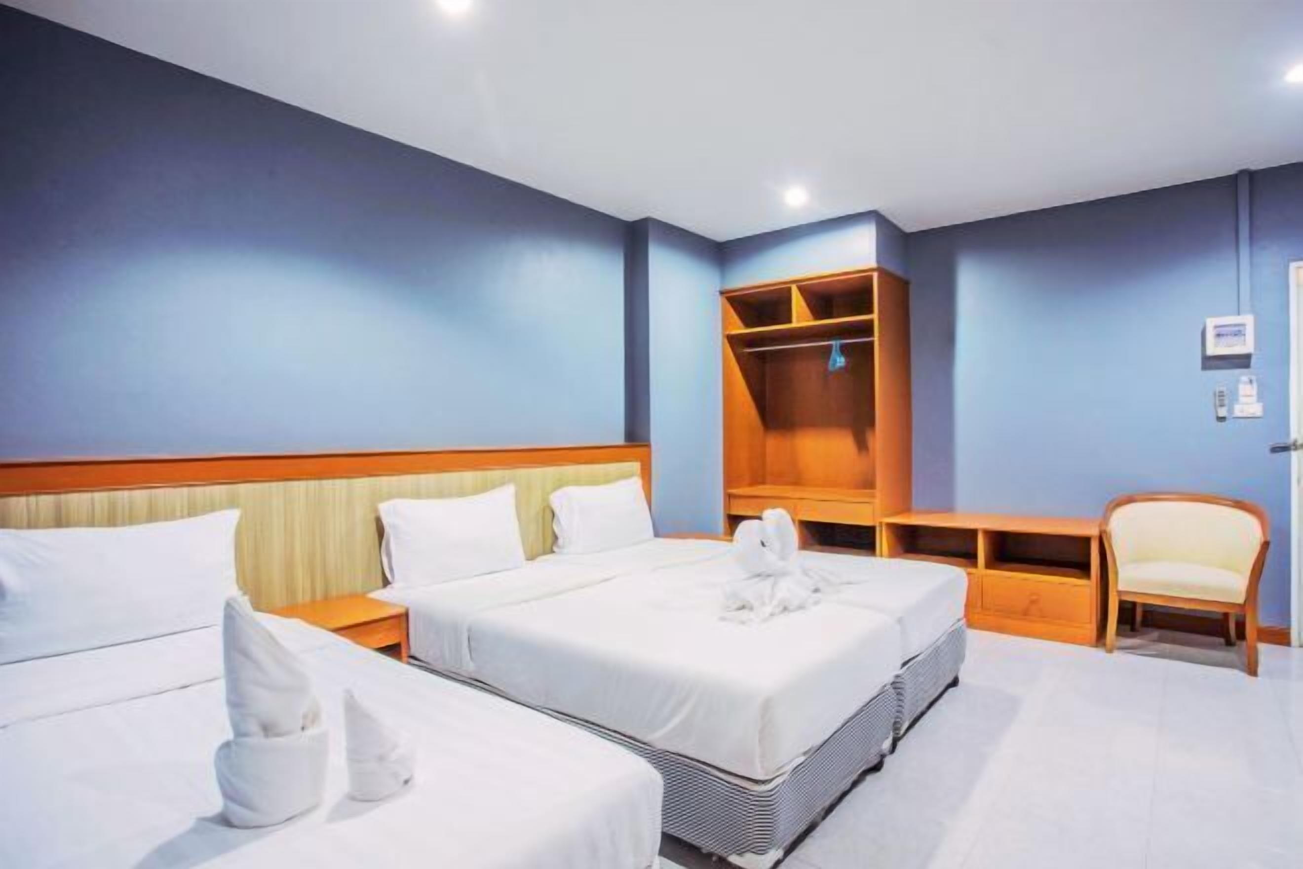 1 bedroom, individually decorated, desk, soundproofing