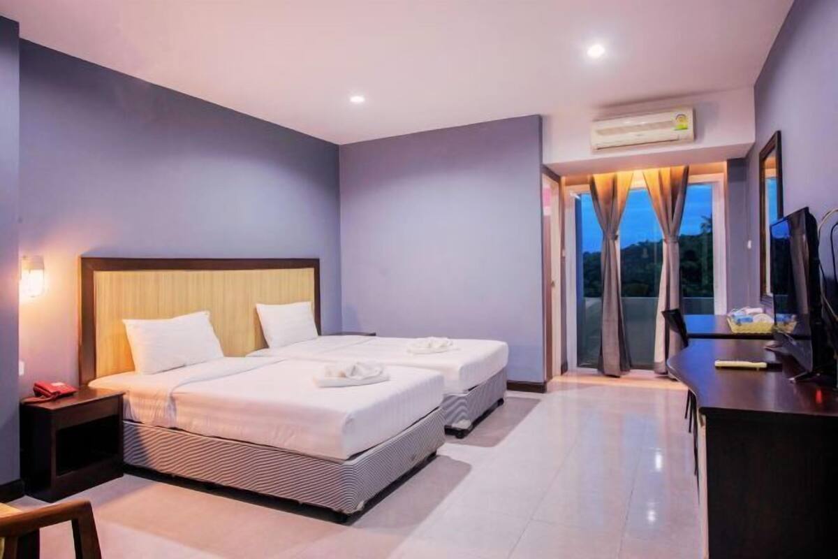 1 bedroom, individually decorated, desk, soundproofing