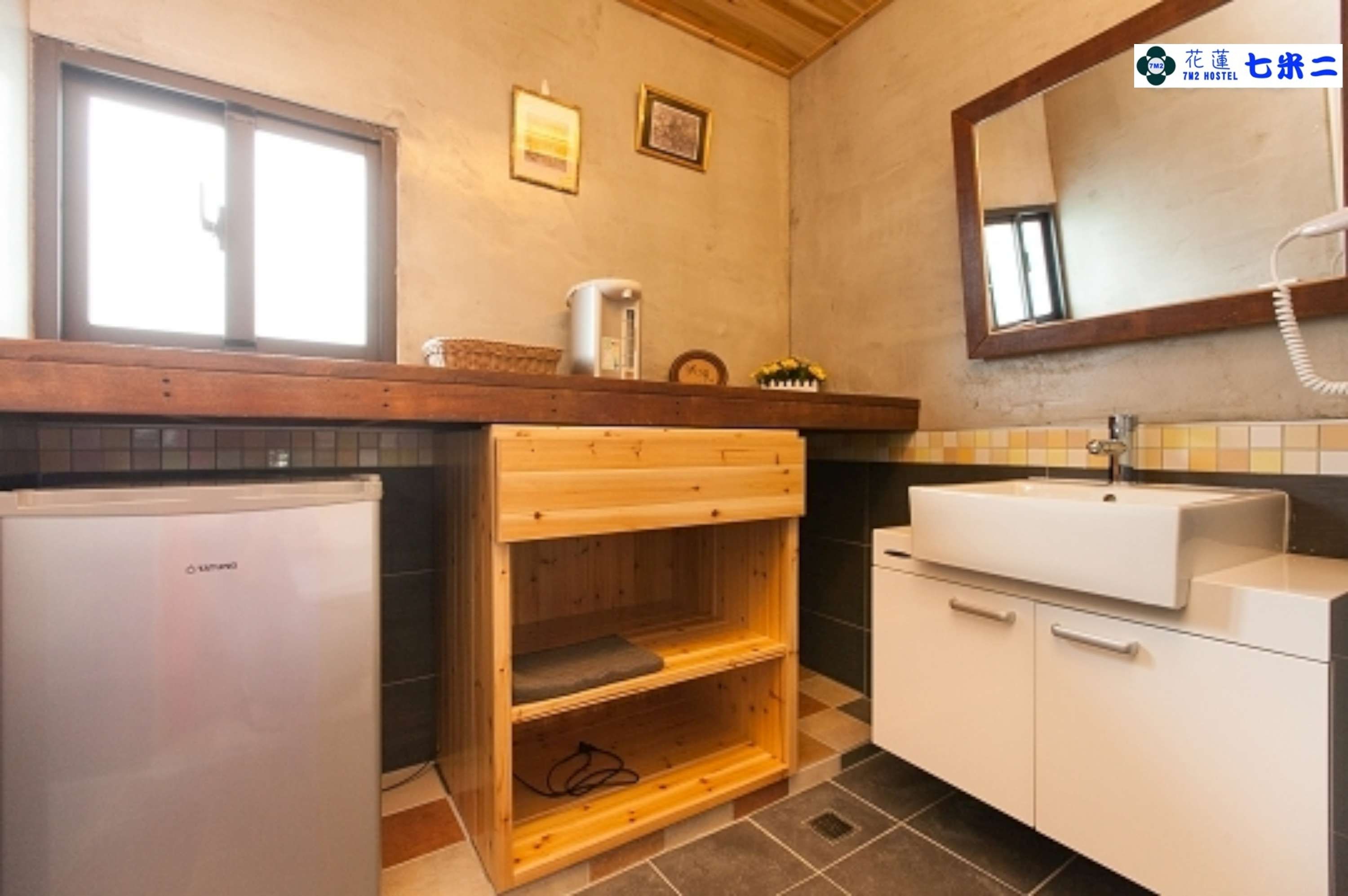 Classic Quadruple Room | Kemudahan bilik mandi | Pancuran mandi, kelengkapan dandanan diri percuma, pengering rambut 