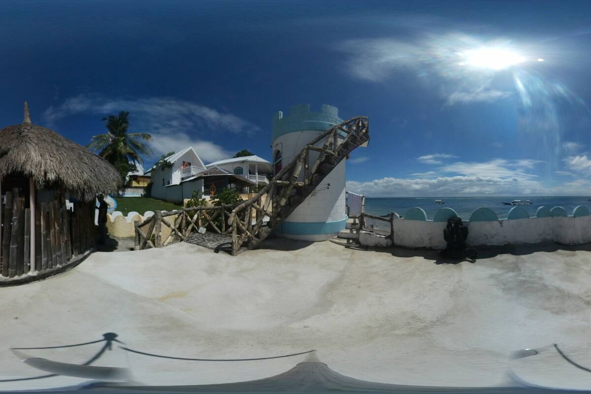 Habitación panorámica, 1 habitación, vistas a la playa, frente a la playa | Solárium