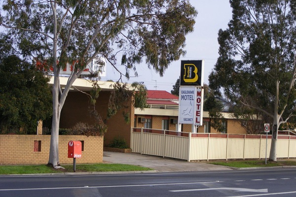 Vista frontal de la propiedad