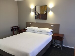 Premium Studio, 1 Queen Bed, Accessible