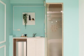 Economy Double Room, 1 Double Bed, No Windows | Blackout drapes, soundproofing, free WiFi - LJ hotel (Kaohsiung)