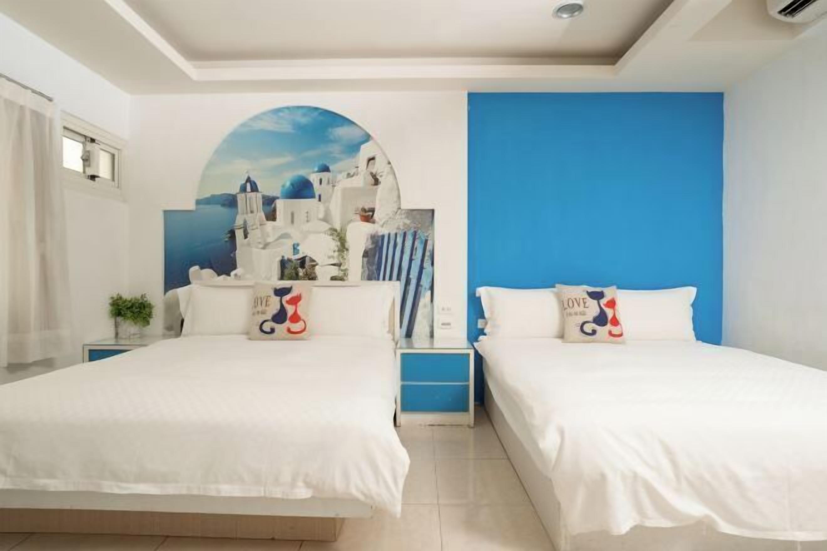 Blackout drapes, soundproofing, free WiFi