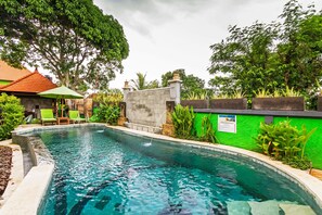 Outdoor pool, open 6 AM to 7 PM, pool loungers