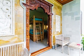 4 Beds Shared Mixed Dormitory | Balcony view - Lembongan Hostel (Lembongan Island)