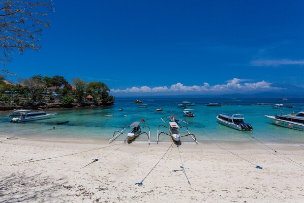 Beach nearby - Lembongan Hostel (Lembongan Island)