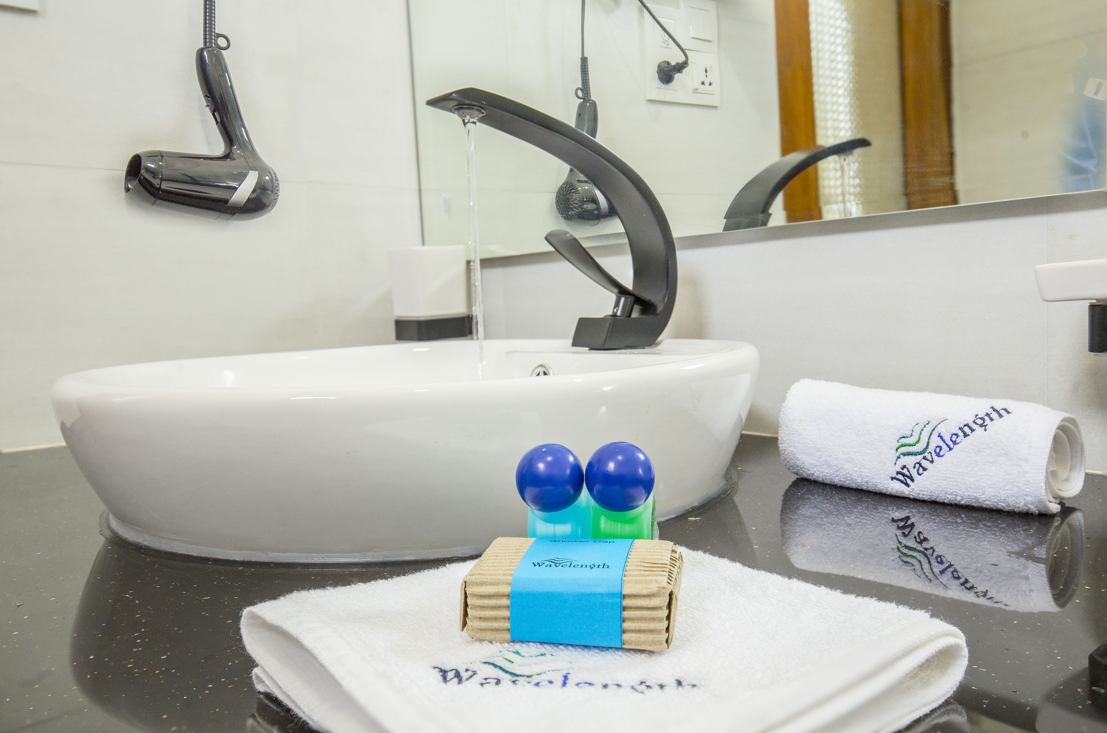 deluxe double room | bathroom sink