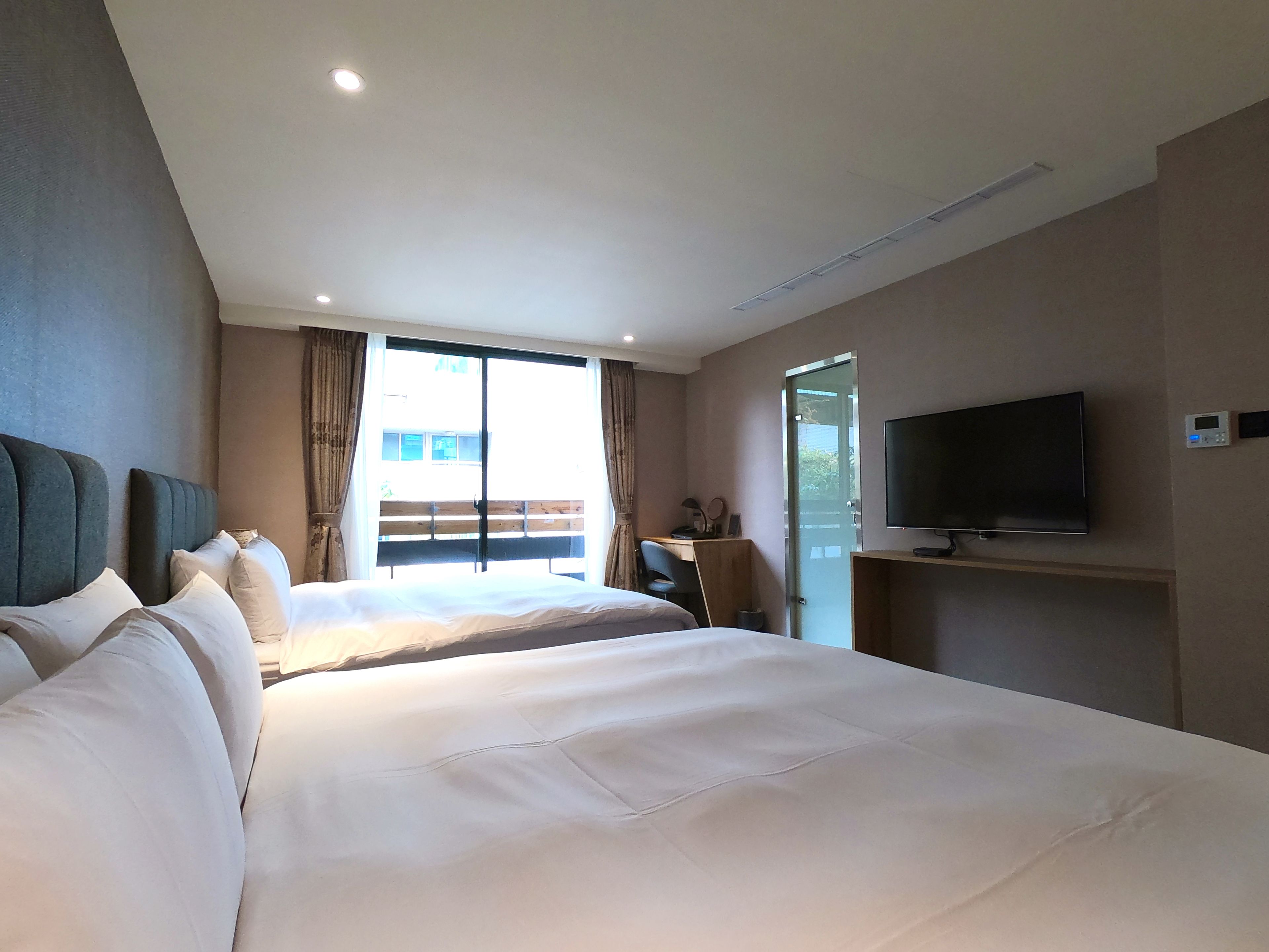 family quadruple room, multiple beds | in-room safe, desk, free cots/infant beds, free wifi