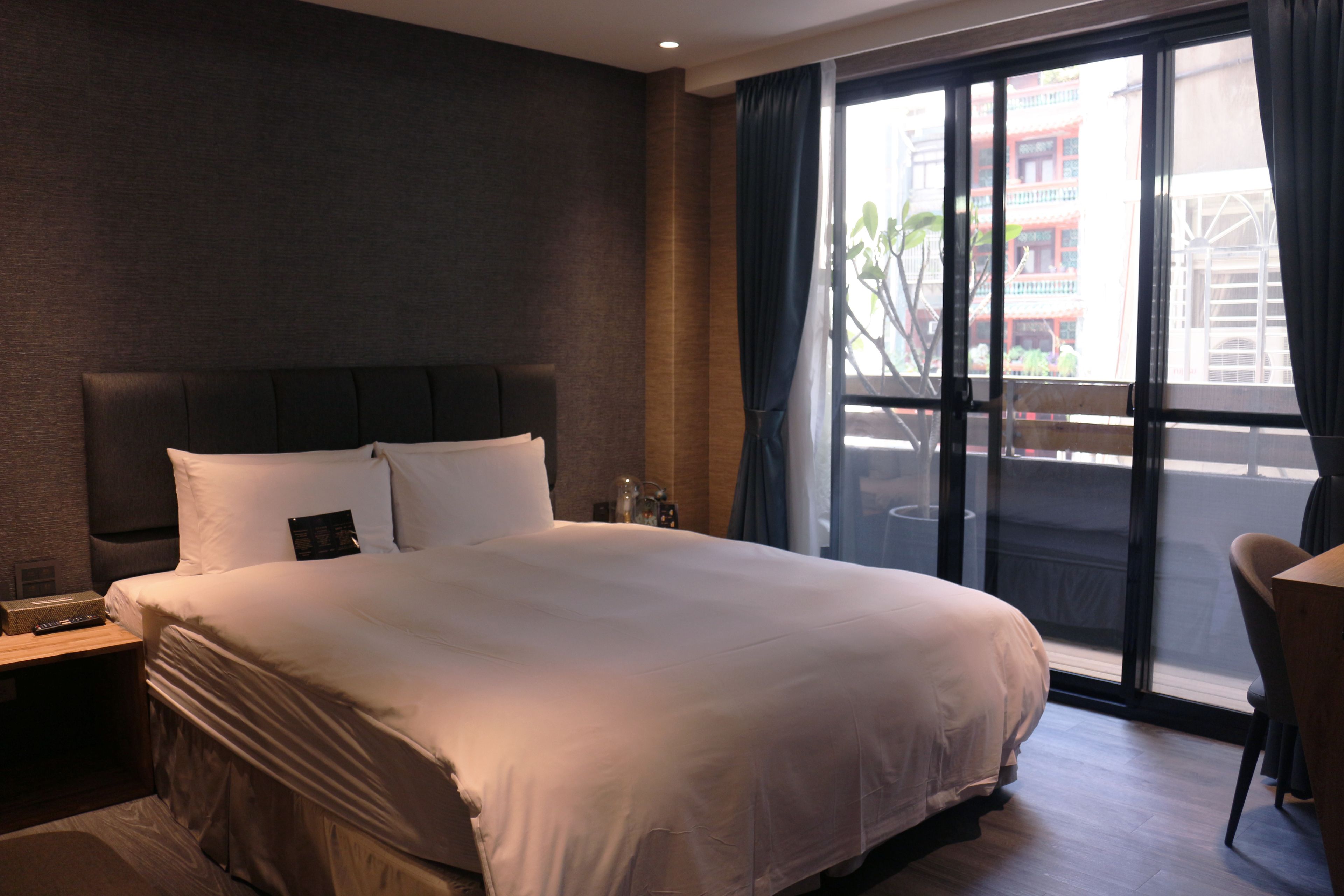 deluxe double room, 1 king bed | in-room safe, desk, free cots/infant beds, free wifi